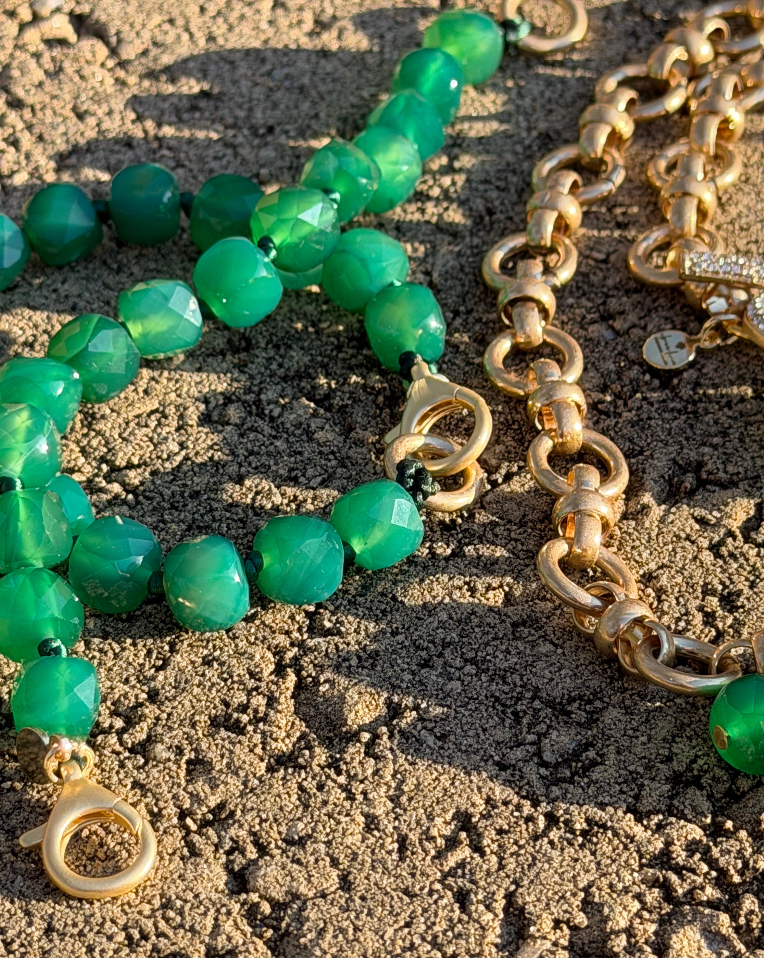 Green Onyx Hand-knotted Bracelet: Matte Gold Clasp