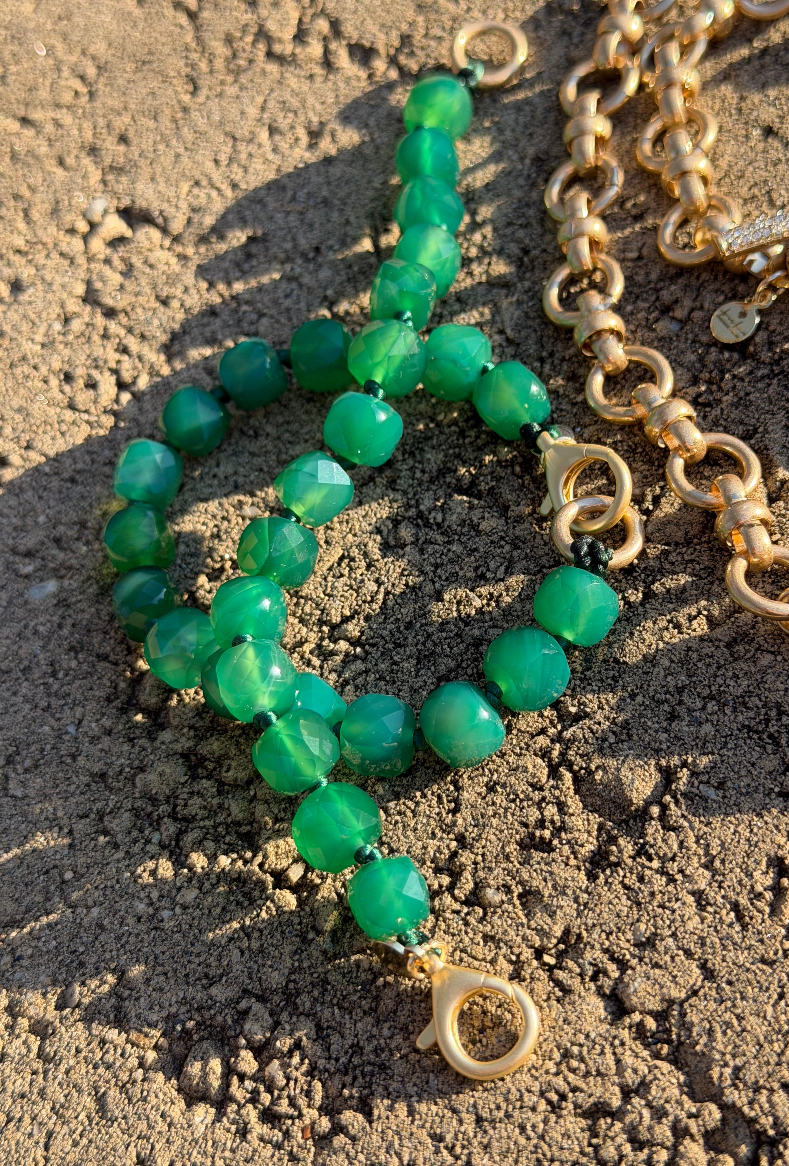 Green Onyx Hand-knotted Bracelet: Matte Gold Clasp