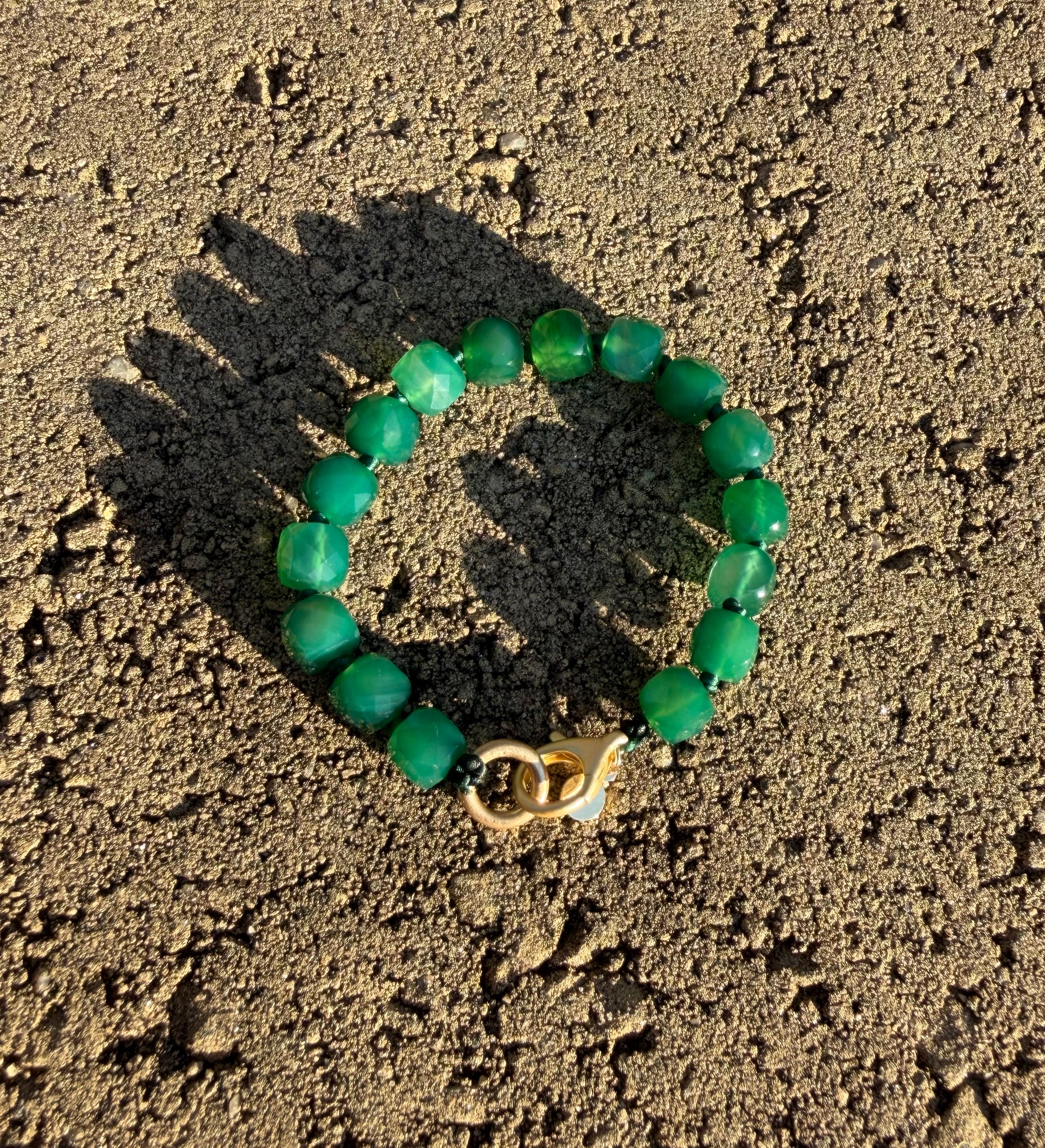 Green Onyx Hand-knotted Bracelet: Matte Gold Clasp