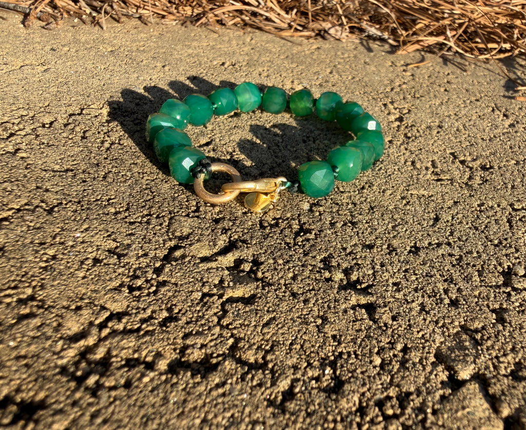Green Onyx Hand-knotted Bracelet: Matte Gold Clasp
