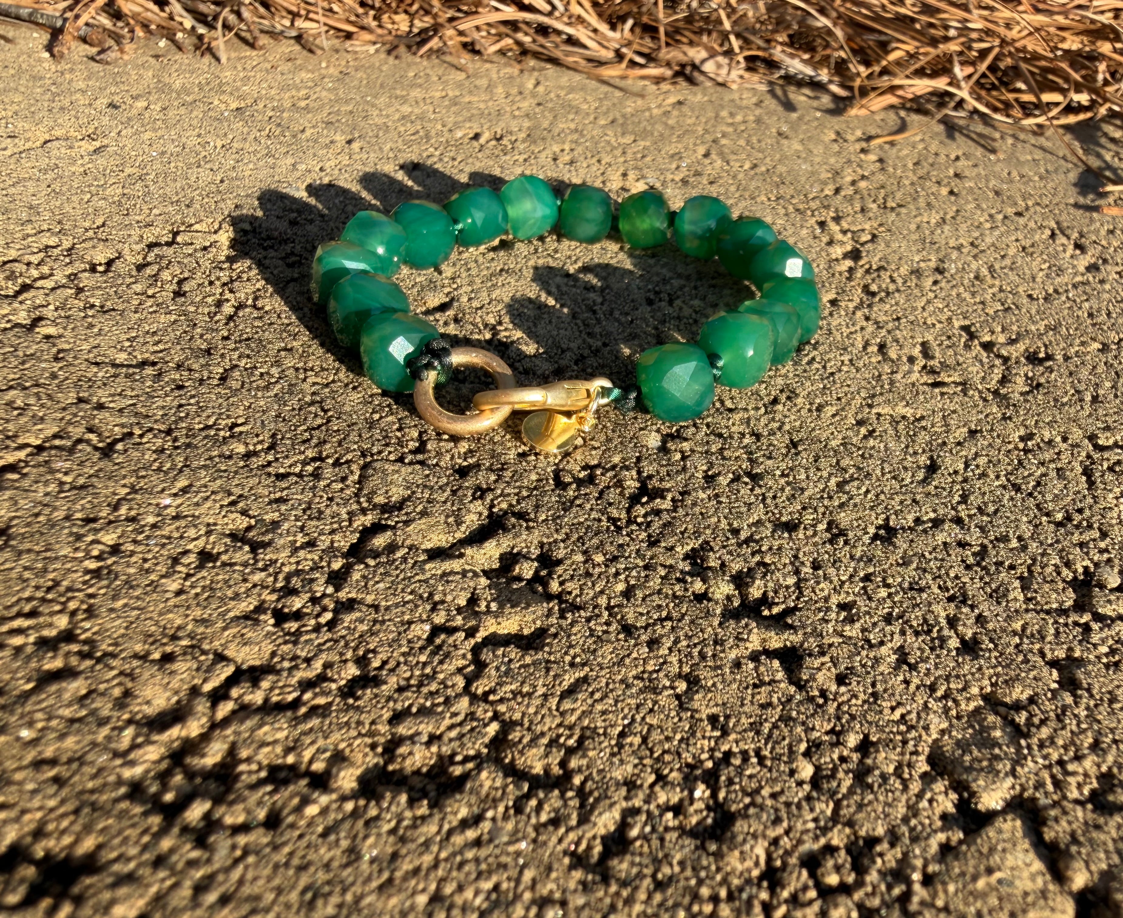 Green Onyx Hand-knotted Bracelet: Matte Gold Clasp