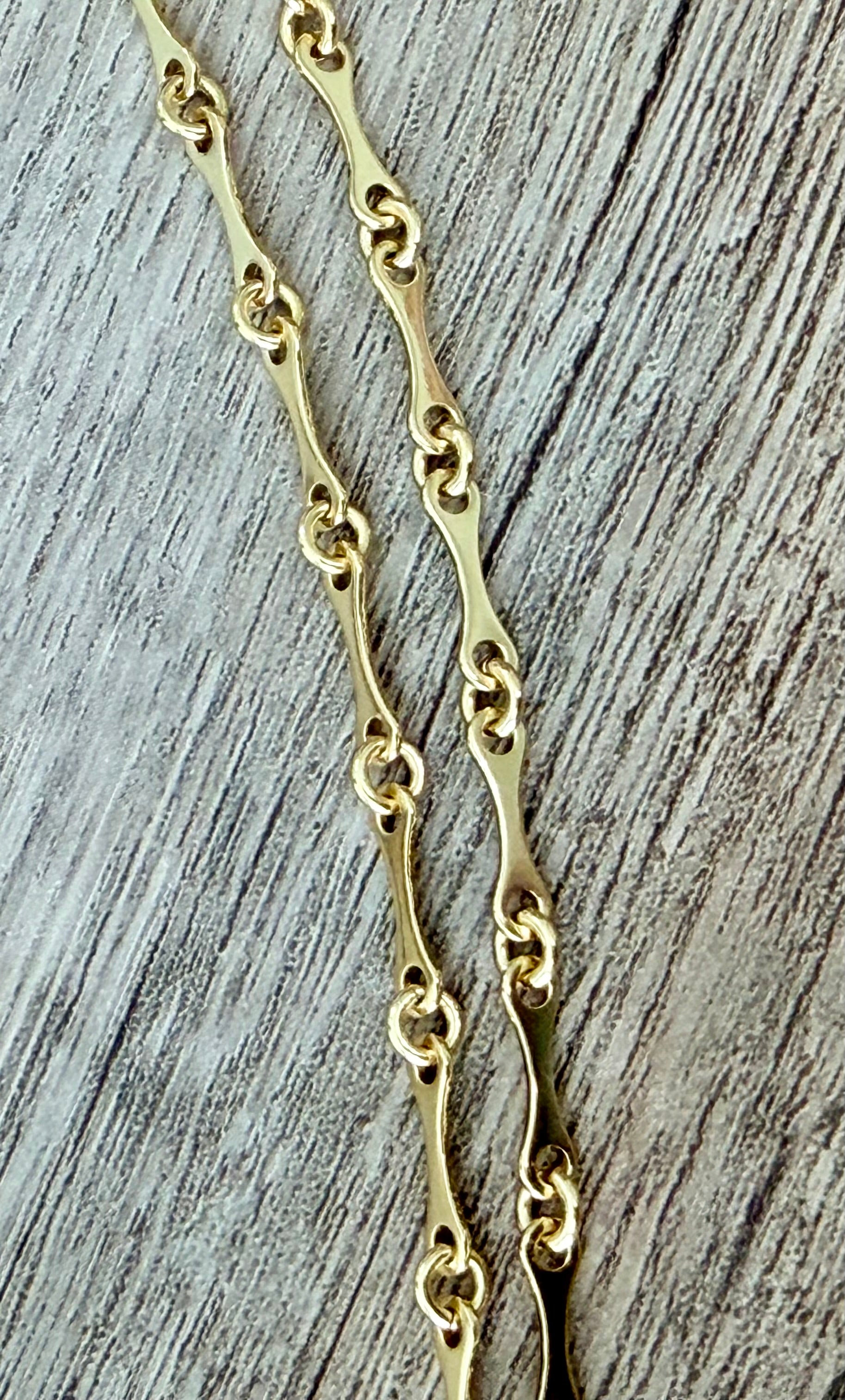 The Paramour Necklace: Unique chain and bold, chic heart pendant