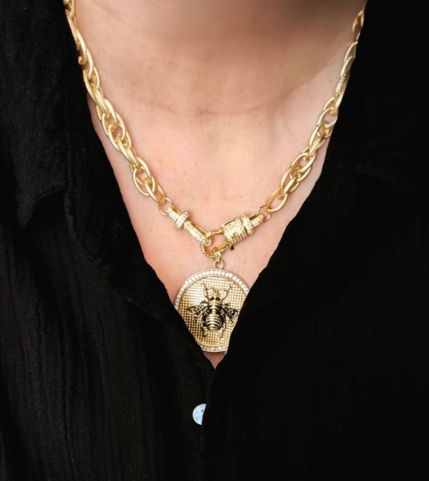 Queen Bee Necklace: High quality Tarnish resistant gold chain with pendant