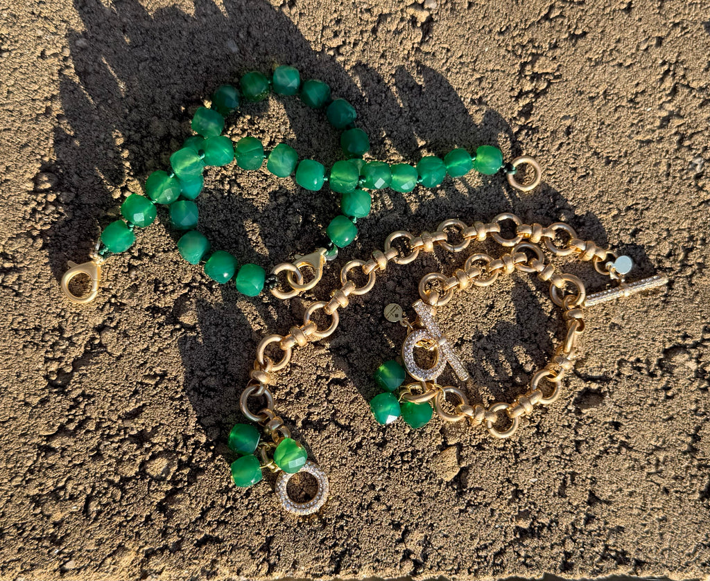 Green Onyx Hand-knotted Bracelet: Matte Gold Clasp