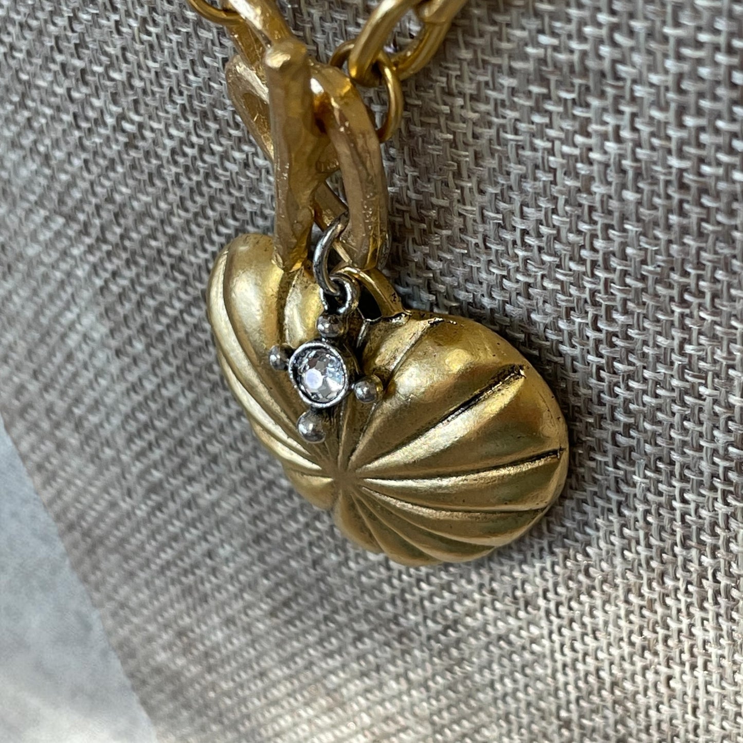 The Golden Crestheart Necklace