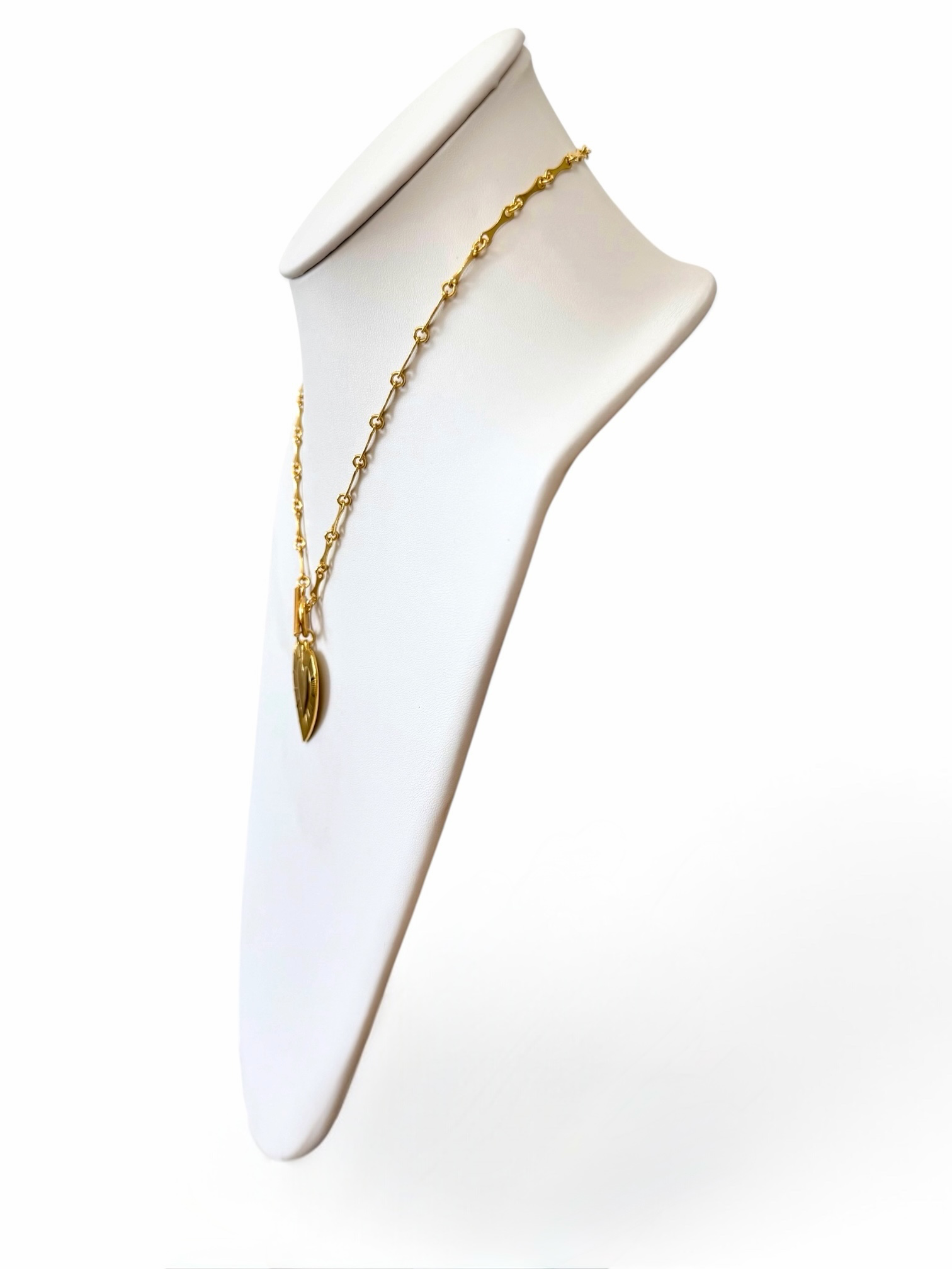 The Paramour Necklace: Unique chain and bold, chic heart pendant
