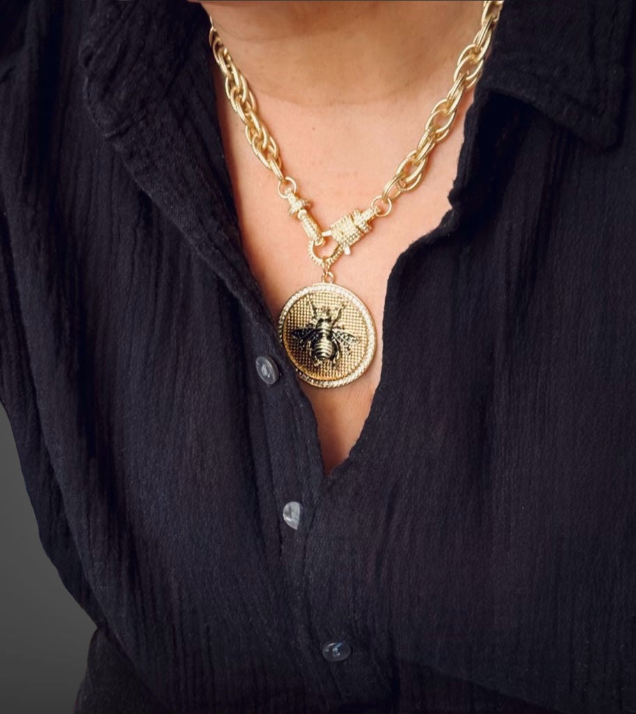 Queen Bee Necklace: High quality Tarnish resistant gold chain with pendant