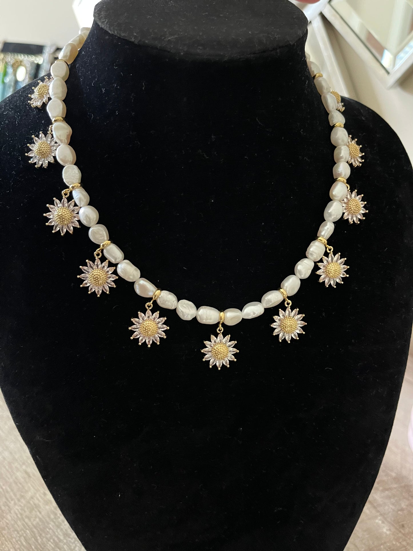 Daisy Pearl Charmer